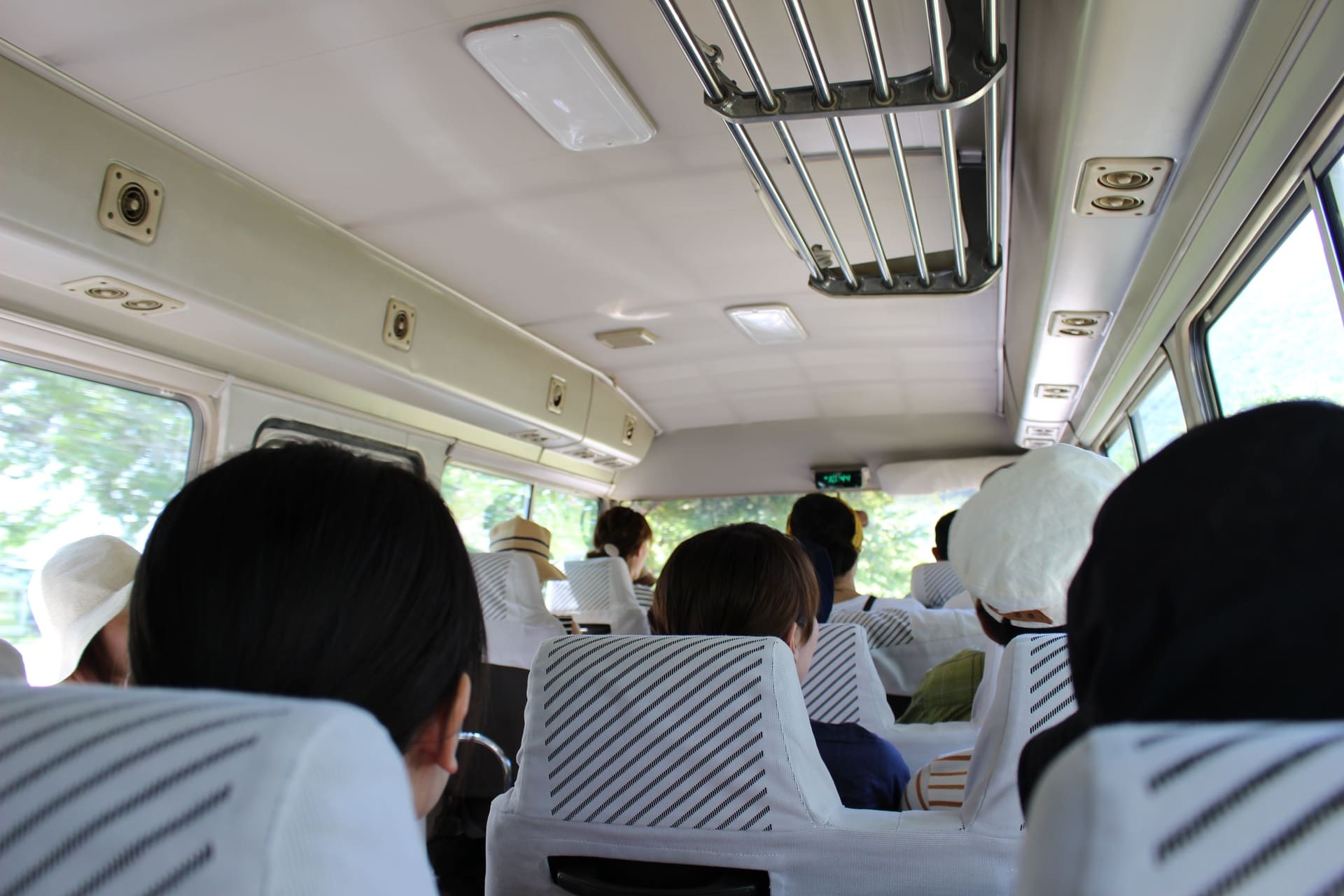 片道1時間圏内に対応の無料送迎バスにより団体様も安心して利用可能